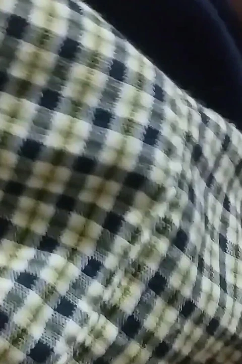 Üvey kız üvey babasının ateşli meme göğüslerini emiyor