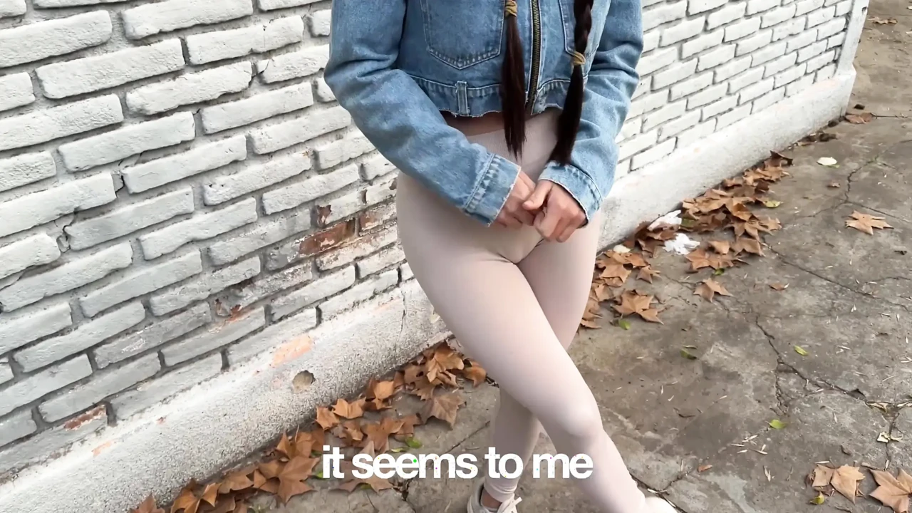 He offered the beauty a deal, but she couldn't refuse and spread her legs