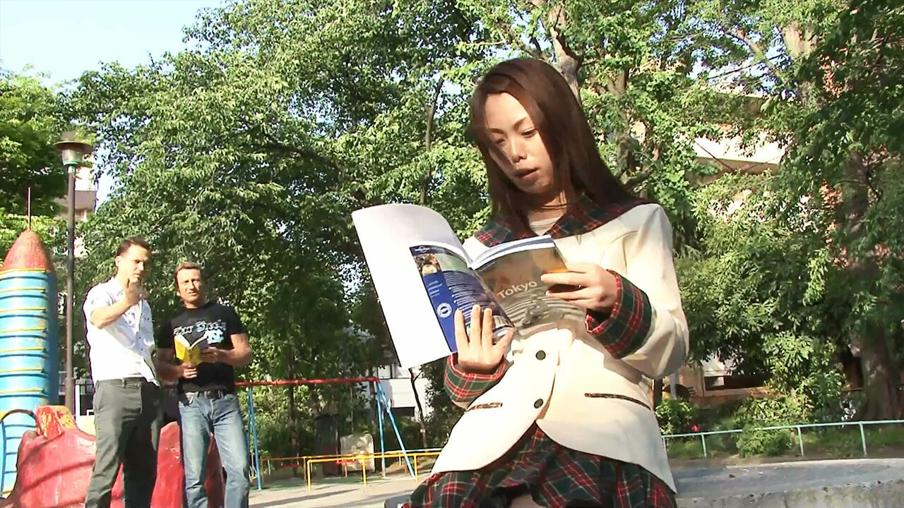 Iki büyük çük adamlar var bir anal üçlü ile bir pick up japon kız içinde japan tarafından cumming içinde ağız