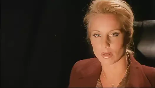 Büyük memeli t.j. hart açık havada emiyor ve meme boşalması