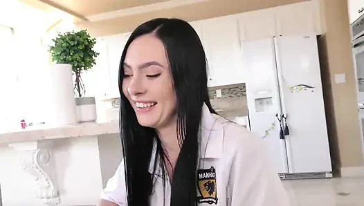 Marley Brinx kız üniformasıyla sikilmek istiyor