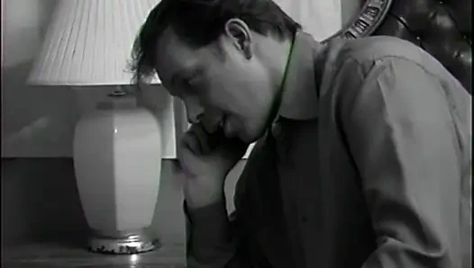 İki genç üniversiteli kız seks yapmayı öğreniyor