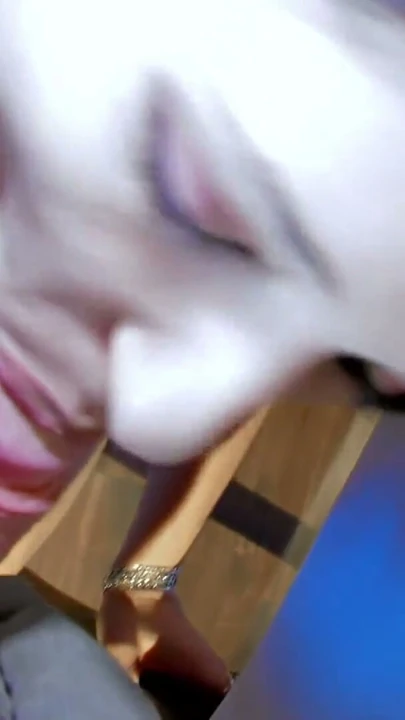 Büyük doğal göğüsleri ve çılgın vücut ile muhteşem fransız kız bir barda becerdin | Klip 1