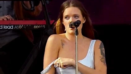 snr celebrity tove lo