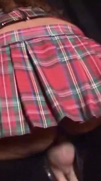 Волнующий момент из "Грубый трах для двух рабынь от хозяина огромного члена в ЖЖМ"