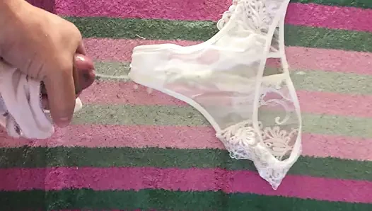 Cum üzerinde komşu külot