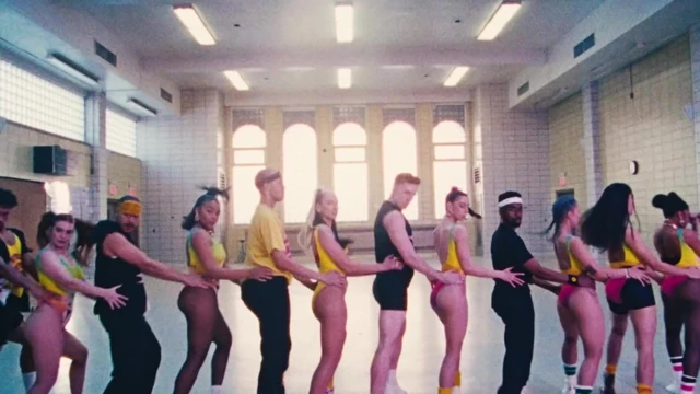 Dua lipa - hadi fiziksel egzersiz videosu çekelim