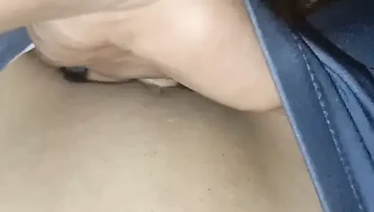 İlk günün sabahı, üvey kız kardeşimin odasına gittim ve onun gelip benimle ilgilenmesini istedim.