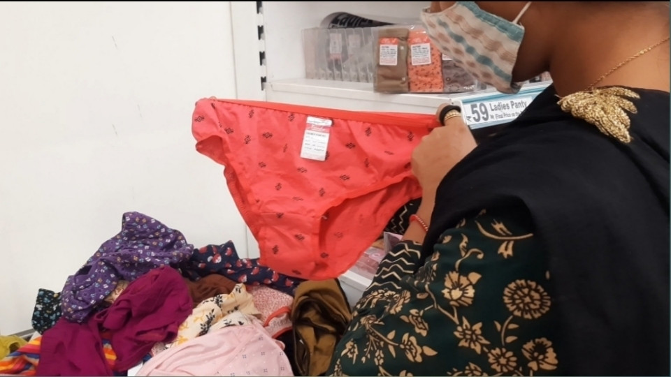 Meri gaand ki chudai kar di mere jija ji ne alışveriş merkezi mai sikişiyor karwane ke ölü Hintçe sesli anal seks yakın çekim ağrılı sikiş