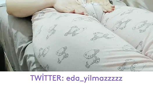 CAMEL TOE- MASTURBATION IN PAJAMAS- PUFFED PUSSY- SWOLLEN PUSSY- BIG PUSSY- TURKISH PORN- TURKISH MILF