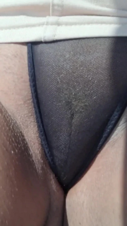 "Beğendiğiniz şeffaf siyah külot için istekleri yerine getirme" ile heyecan verici an