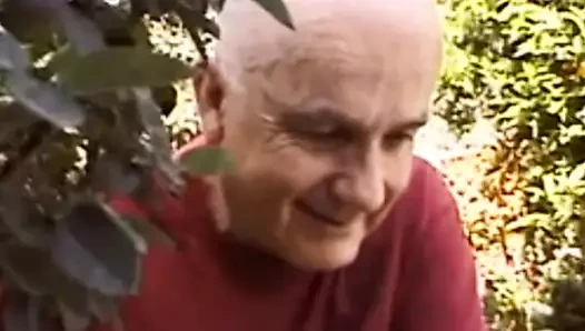 Sarışın büyük boob swinger 3some