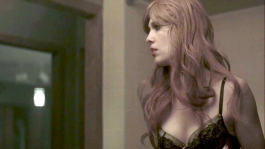 Mary elizabeth winstead iç çamaşırıyla poz verdi