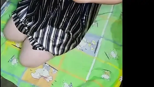 Hintli porno chindo kız erkek arkadaşına amcığını gönderiyor