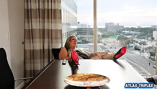 Sürtük hemşireler azgın doktor tarafından sikiliyor çifte özellik