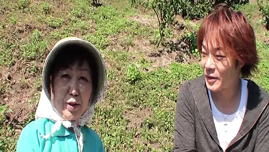 A076G11 A mature woman in her sixties is about to apply for AV. Nymphomaniac SEX in the shade of a tree in the forest!