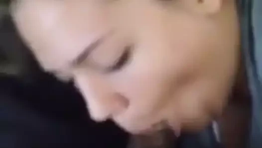 Sevimli kız büyük zenci yalıyor