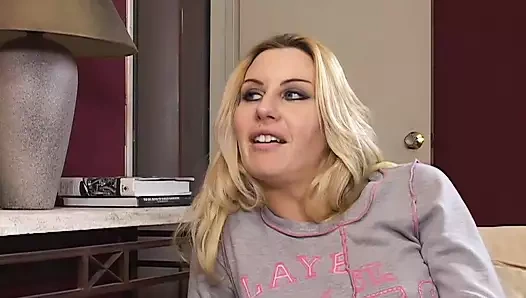 Gavat sikişi erkek arkadaşımla ateşli üçlü sekse dönüşüyor