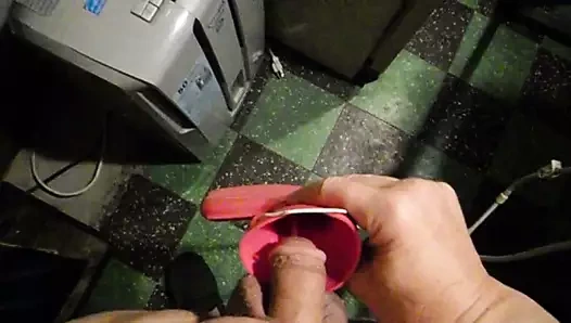 Kendime baş aşağı çiş lavmanı yapıyorum