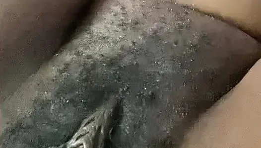 Kadın rapçi iyi bir ıslak fıstığı patlatmak için yeni müzik yazmayı bırakıyor