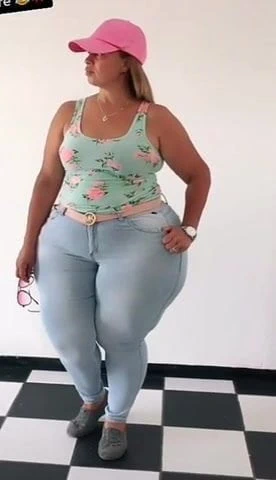 MEGA CULONA DOMINICA- MADURA