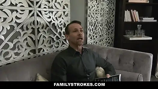 Süper kahraman üvey kız kardeş sikişiyor