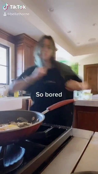 Bella thorne dansı ve yemek pişirme