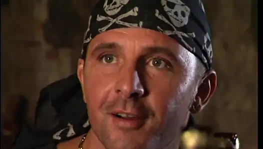 Sarışın genç kız bahçede sikişiyor