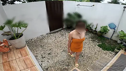 OUTDOOR WITH A STRANGE LOCAL GUY AND LET HIM CUM ON MY PUSSY