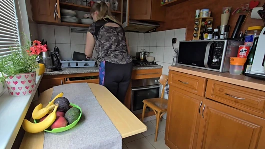 Wife Was Cleaning the Kitchen ... But I Had Something Dirtier in Mind