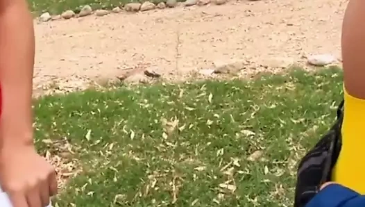 azgın amatör üzerinde yürüyüş arayan sert horoz