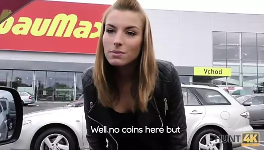 Adamın genç sürtüğü sikmesi için sessiz bir yer mükemmeldi