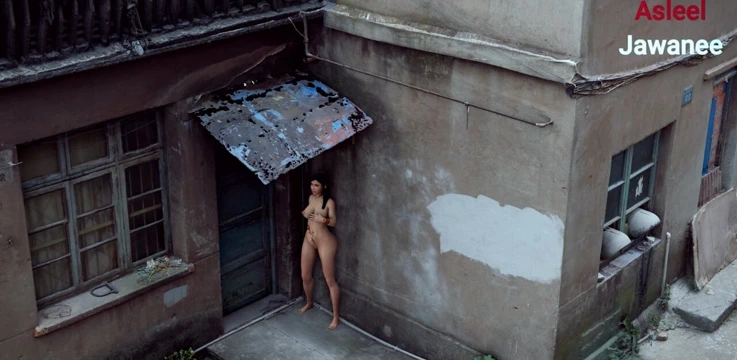 Desi young girl fingered her pussy outside her house