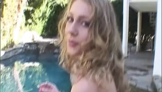 Süper çekici alman civciv birden fazla sert musluklara binmeyi seviyor