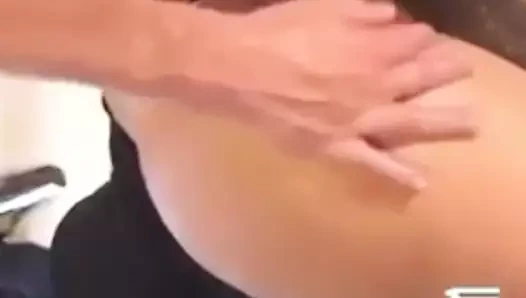 sevimli kız ile büyük horoz