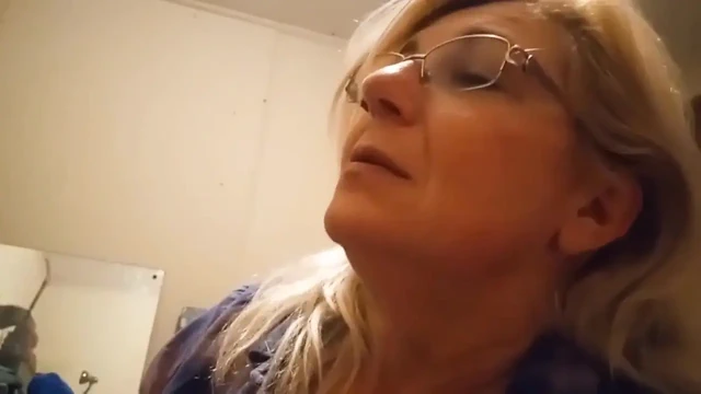 Üvey annem beni baştan çıkarıyor