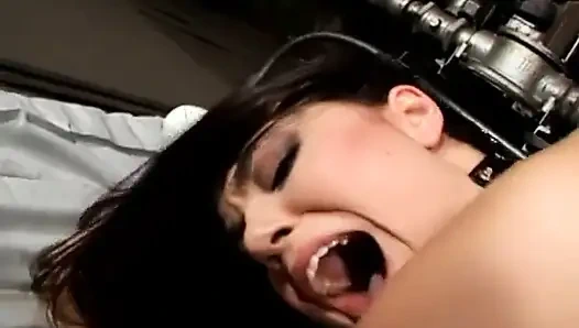 İtaatkar sürtüğüm Sasha Grey'i kilitleyip cezalandırıyor