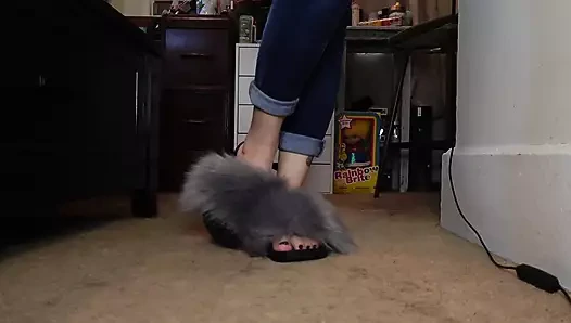 Fury Slides'ın yarağını okşuyor fantezisinde kaybol