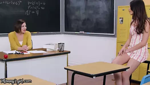 Üvey annem aynı zamanda öğretmenim ve ben ateşli bir bakireyim.