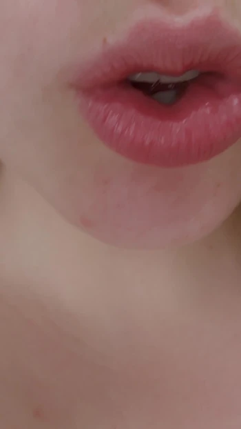 Огромные груди милфы-жены. И моя большая улыбка, проверь это