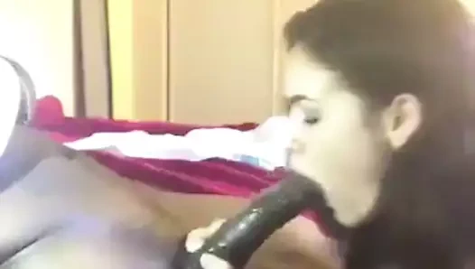 Kız bir çük emebilir