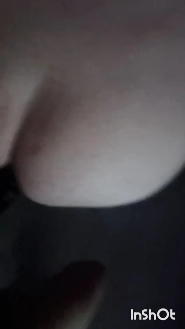 Dildolarımla sıkı götünü açıyor