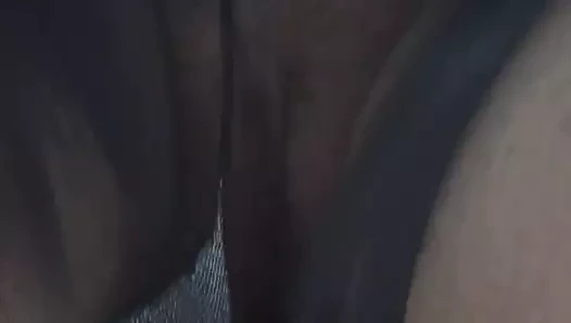 İri güzel sürtük külotlu çorapla sikiliyor ve sonra yırtıldı!