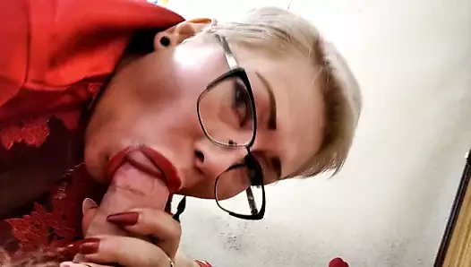 Olgun şehvetli ev kadını onu kedi parmaklıyor, berbat ve sikikleri!