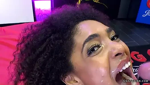 Latina luna corazon gets beceriyor cums ve facials