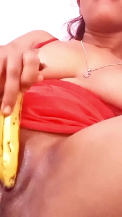 Siya Bhabhi Ne Banana Se Chut Fad Li（印地语）