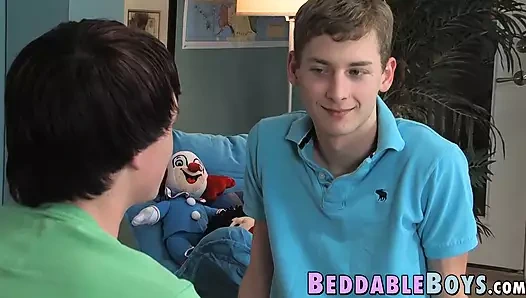 Arkadaşlar jeremy sommers ve robbie erkek geyik anal cins ve boşalmak