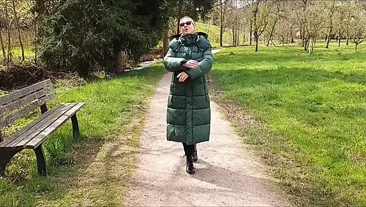Olgun Sarışın Eş Yarı Çıplak Seksten Hoşlanır