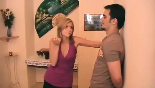 Richie ayaktayken tükürüyor