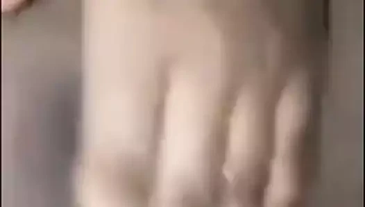 Preethi aunty büyük milf göğüsler gösterme ona göğüsler ve kedi